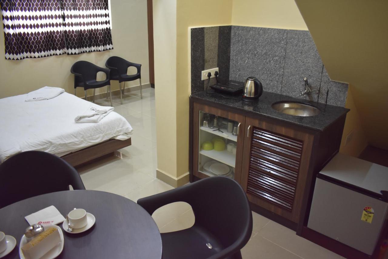 Hotel Sami V Landmarks Arantangi Экстерьер фото