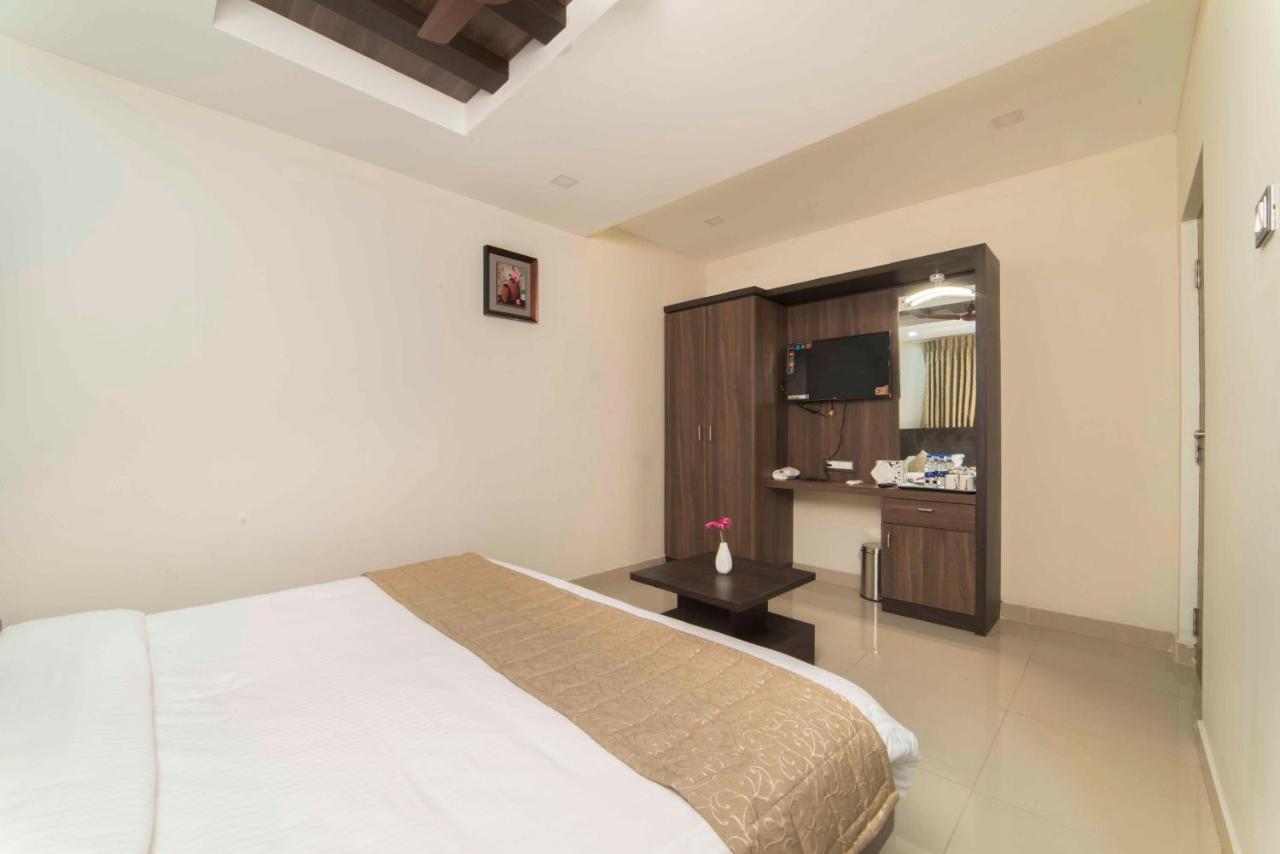 Hotel Sami V Landmarks Arantangi Экстерьер фото